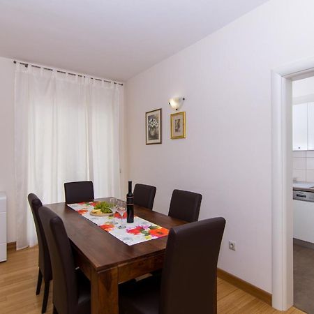 Villa Relax - Beautiful Apartment With Heated Saltwater Pool & Jacuzzi Kastela Exterior photo
