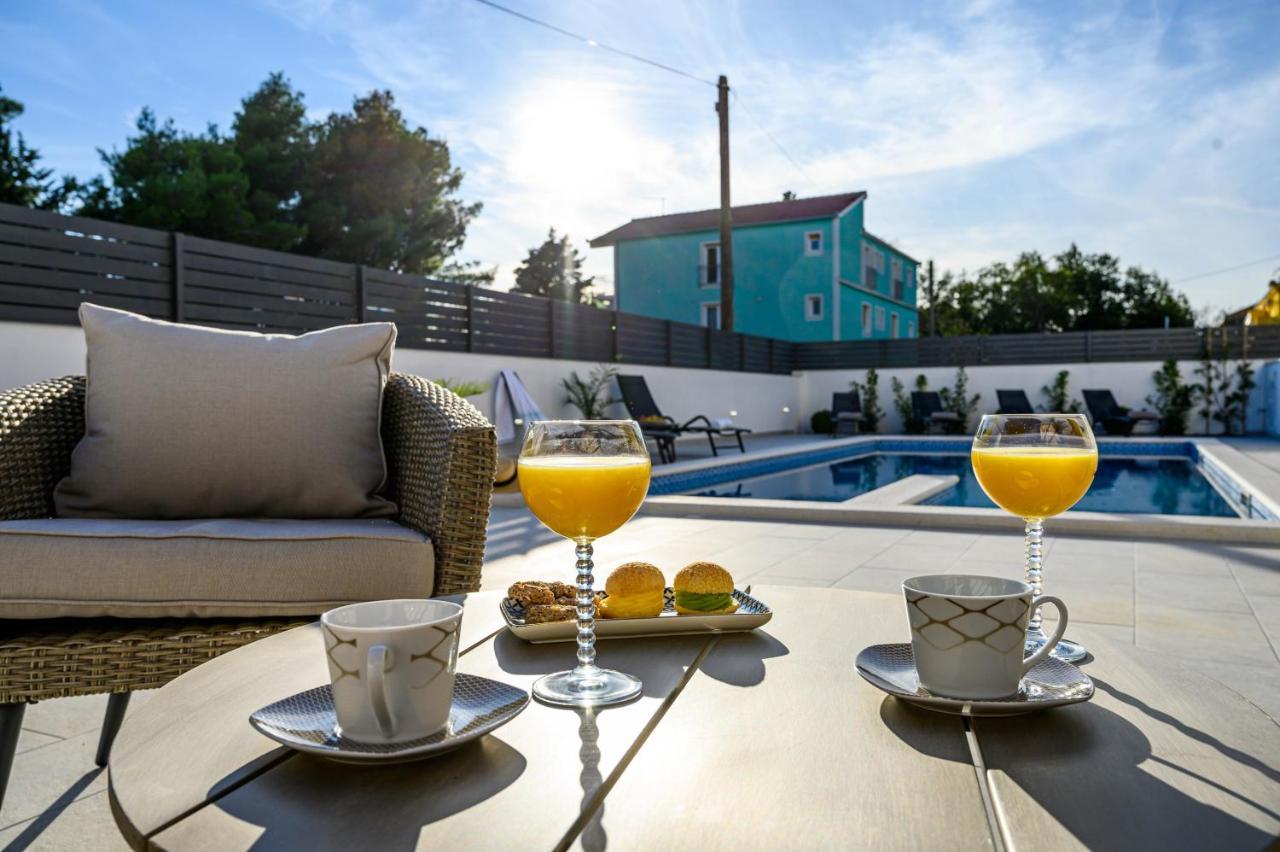 Villa Relax - Beautiful Apartment With Heated Saltwater Pool & Jacuzzi Kastela Exterior photo