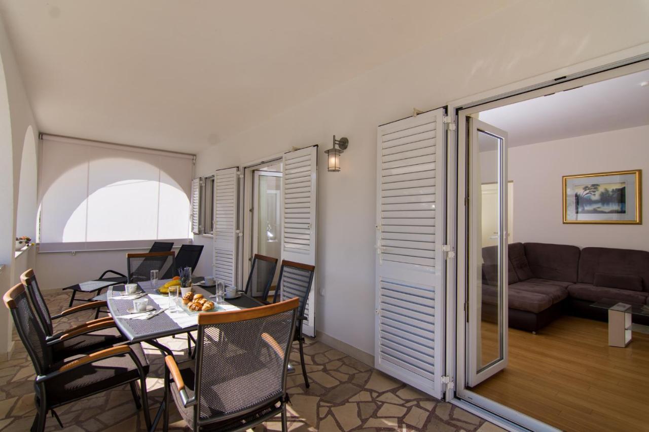 Villa Relax - Beautiful Apartment With Heated Saltwater Pool & Jacuzzi Kastela Exterior photo