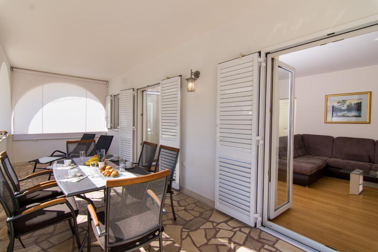 Villa Relax - Beautiful Apartment With Heated Saltwater Pool & Jacuzzi Kastela Exterior photo